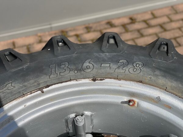 Pneus Usados para Trator (Várias Medidas) - Image 14