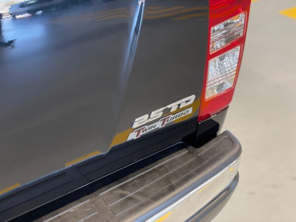 Isuzu D-Max 2.5 TD TwinTurbo 4WD 3L - Image 7