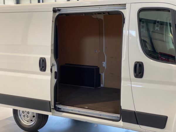 Peugeot Boxer 2.2 BlueHDi 120HP L1H1 3L - Image 9