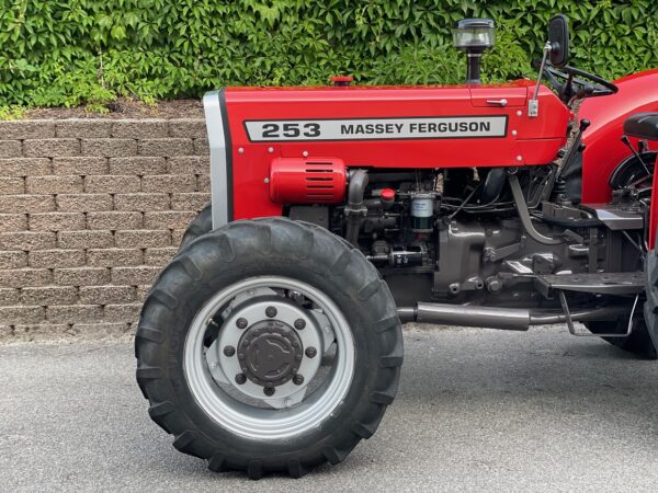 Massey Fergunson 253 4RM - Image 21