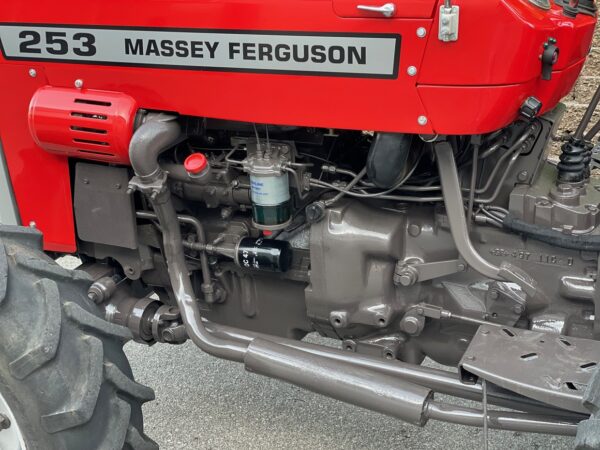 Massey Fergunson 253 4RM - Image 23