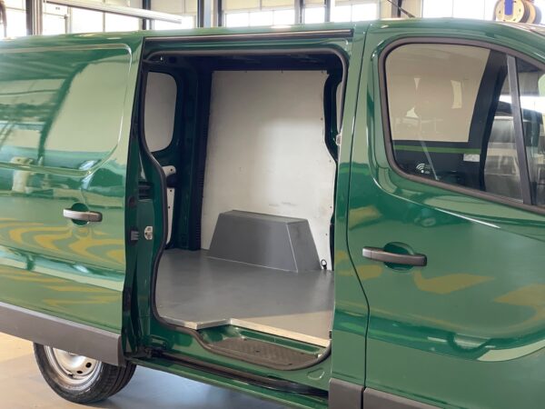Renault Trafic 1.6 DCi 125HP 3L - Image 9