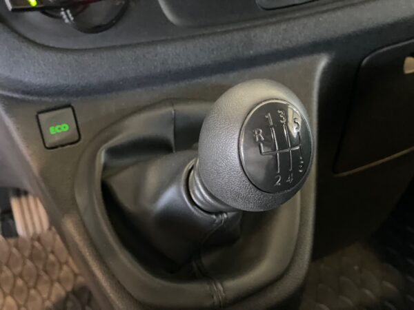 Renault Trafic 1.6 DCi 125HP 3L - Image 13
