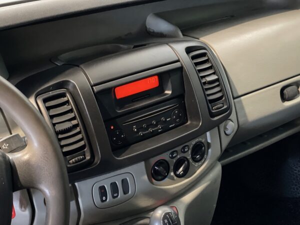 Renault Trafic 1.9 DCi 100 6L - Image 9