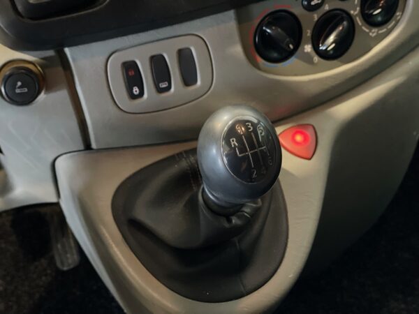 Renault Trafic 1.9 DCi 100 6L - Image 10