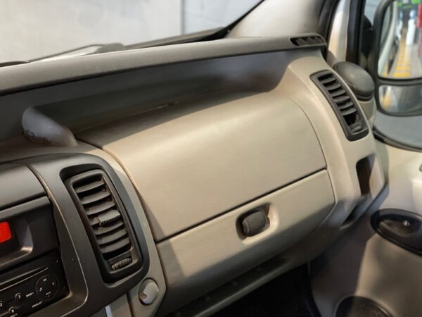 Renault Trafic 1.9 DCi 100 6L - Image 11