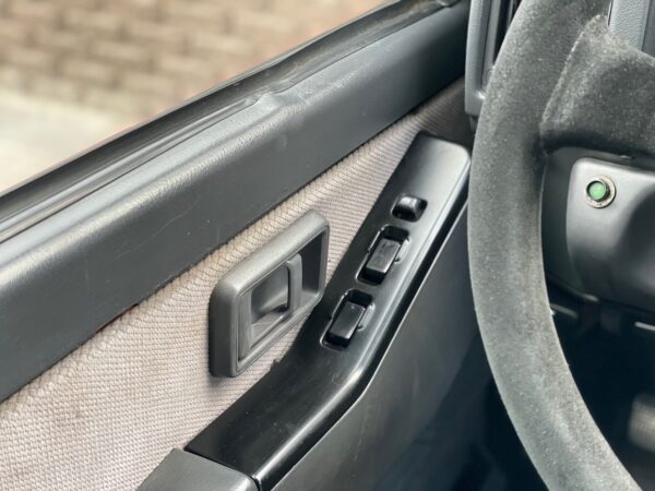 Nissan Patrol GR Y60 2.8 - Image 12