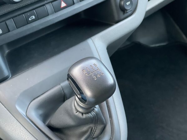 Peugeot Expert 1.5 BlueHDi 120HP 3L - Image 10