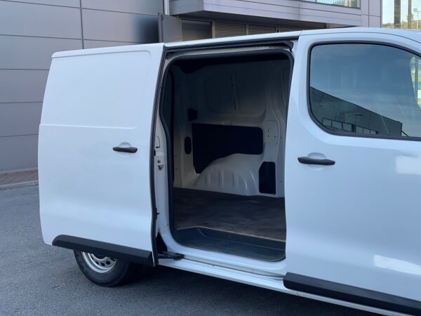 Toyota Proace 1.5 D-4D 120HP 3L - Image 9