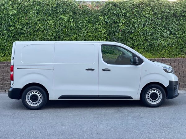 Toyota Proace 1.5 D-4D 120HP 3L - Image 21