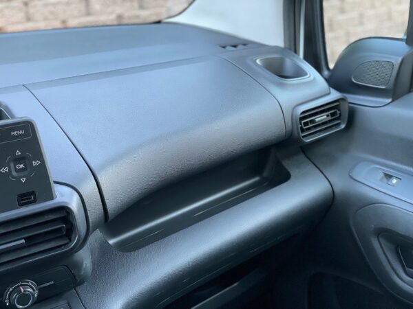 Toyota ProaceCity 1.5 D-4D 100HP 3L - Image 13