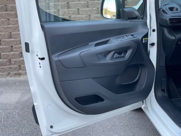 Toyota ProaceCity 1.5 D-4D 100HP 3L - Image 18