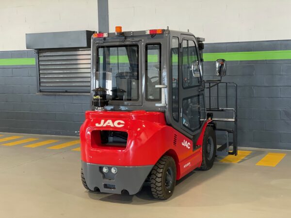 JAC Empilhador Diesel CPCD 25 Triplex Cabine
