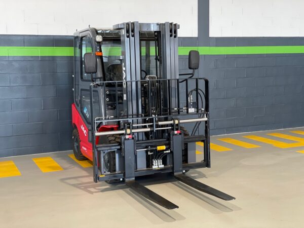 JAC Empilhador Diesel CPCD 25 Triplex Cabine - Image 5