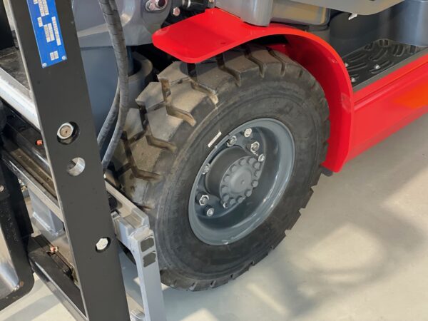 JAC Empilhador Diesel CPCD 25 Triplex Cabine - Image 7