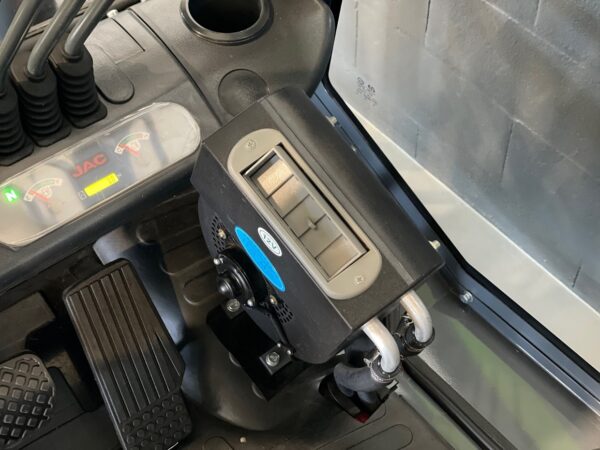 JAC Empilhador Diesel CPCD 25 Triplex Cabine - Image 13