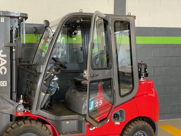 JAC Empilhador Diesel CPCD 25 Triplex Cabine - Image 18