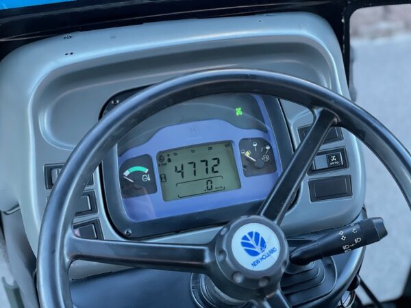 New Holland TN95FA 4RM Cabine AC - Image 9