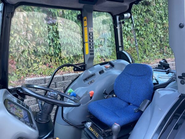 New Holland TN95FA 4RM Cabine AC - Image 16