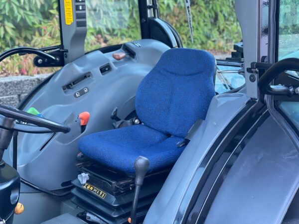 New Holland TN95FA 4RM Cabine AC - Image 17