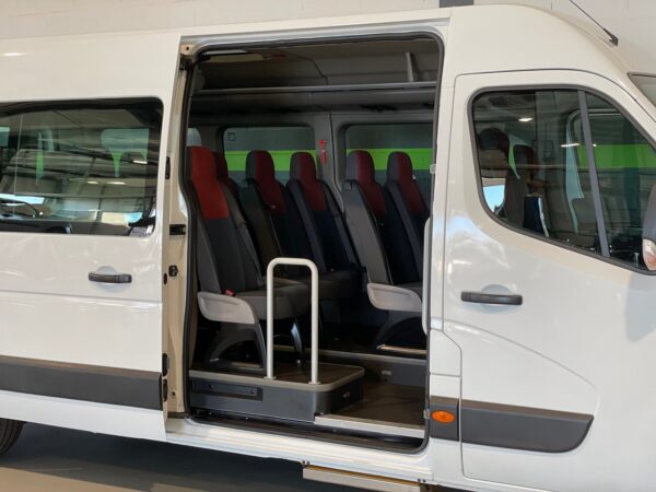 Renault Master 2.3 DCi 165HP MiniBus 17L - Image 9