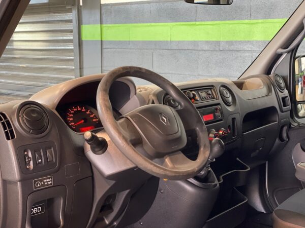 Renault Master 2.3 DCi 165HP MiniBus 17L - Image 14