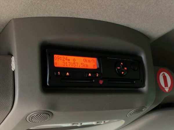 Renault Master 2.3 DCi 165HP MiniBus 17L - Image 19