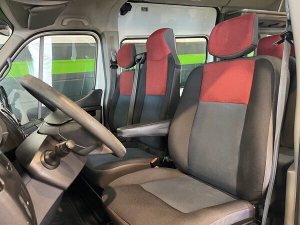 Renault Master 2.3 DCi 165HP MiniBus 17L - Image 21