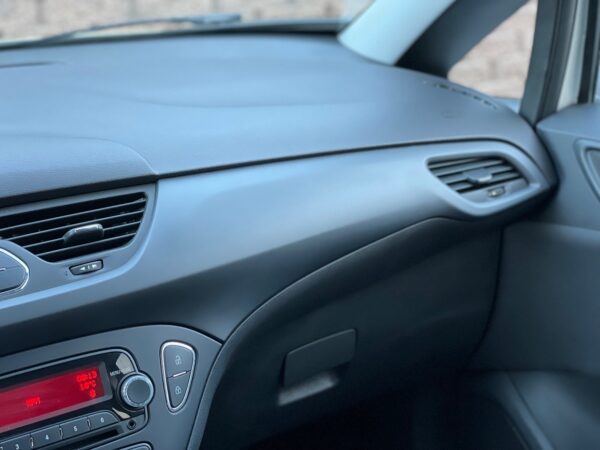 Opel Corsa 1.3 CDTi Comercial - Image 14