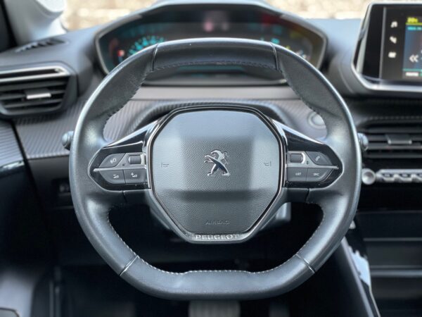 Peugeot e-208 50 kWh Eletric Active - Image 15