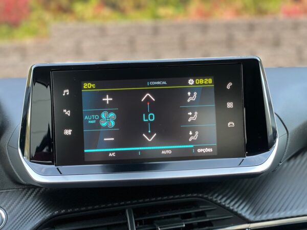 Peugeot e-208 50 kWh Eletric Active - Image 18