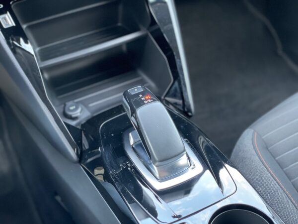 Peugeot e-208 50 kWh Eletric Active - Image 23