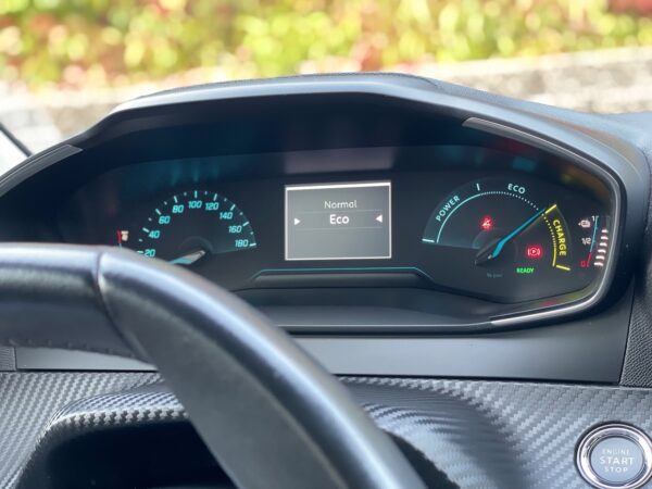 Peugeot e-208 50 kWh Eletric Active - Image 25