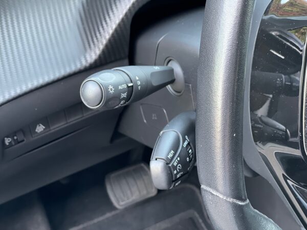 Peugeot e-208 50 kWh Eletric Active - Image 28