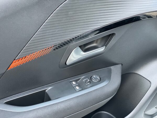 Peugeot e-208 50 kWh Eletric Active - Image 29