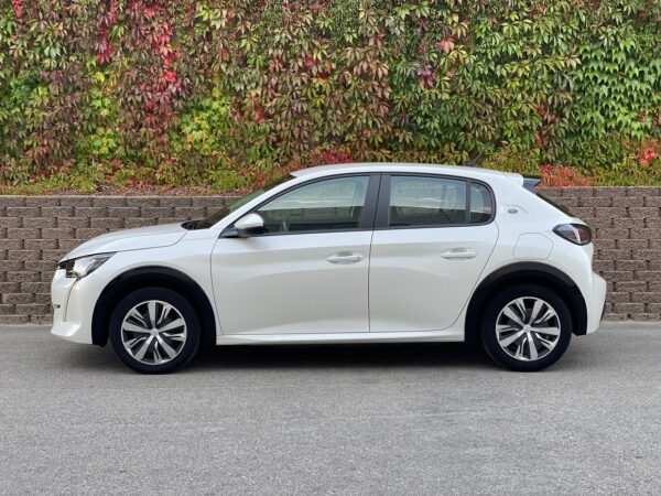 Peugeot e-208 50 kWh Eletric Active - Image 32