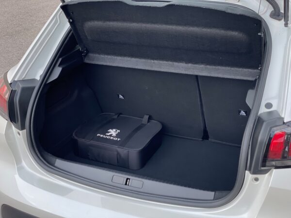 Peugeot e-208 50 kWh Eletric Active - Image 33