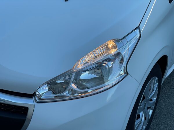 Peugeot 208 1.5 BlueHDi Comercial 2L - Image 4