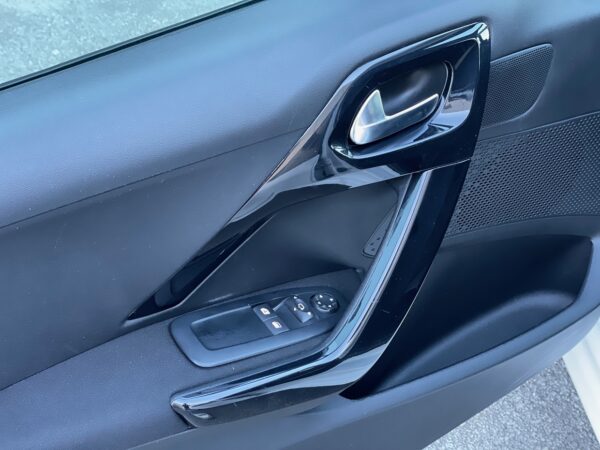 Peugeot 208 1.5 BlueHDi Comercial 2L - Image 17
