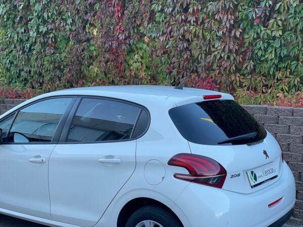 Peugeot 208 1.5 BlueHDi Comercial 2L - Image 23