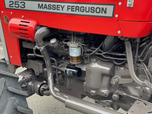 Massey Fergunson 253 4RM - Image 21