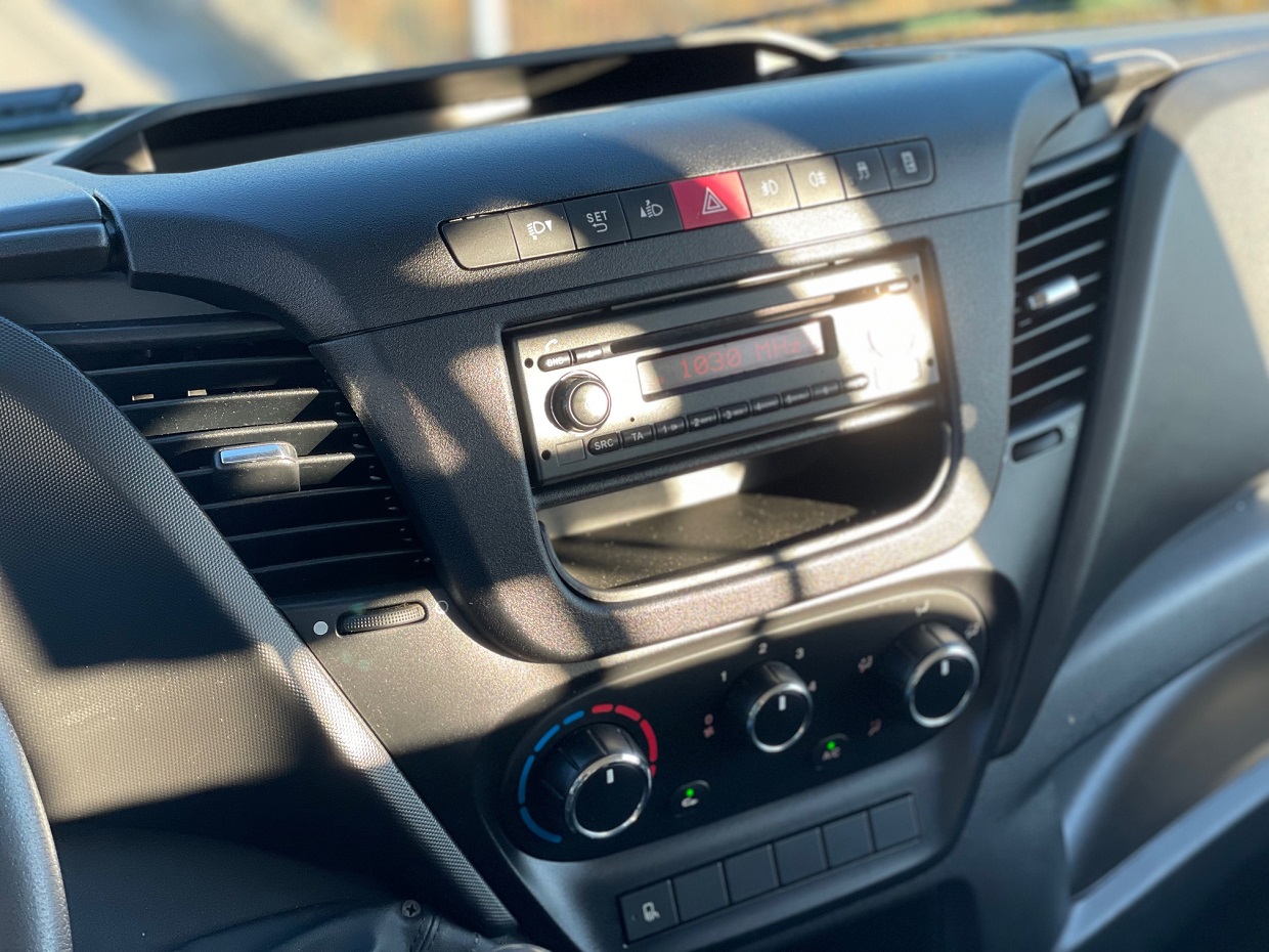 Iveco Daily 35C15 Cabine Dupla 7L - Image 13