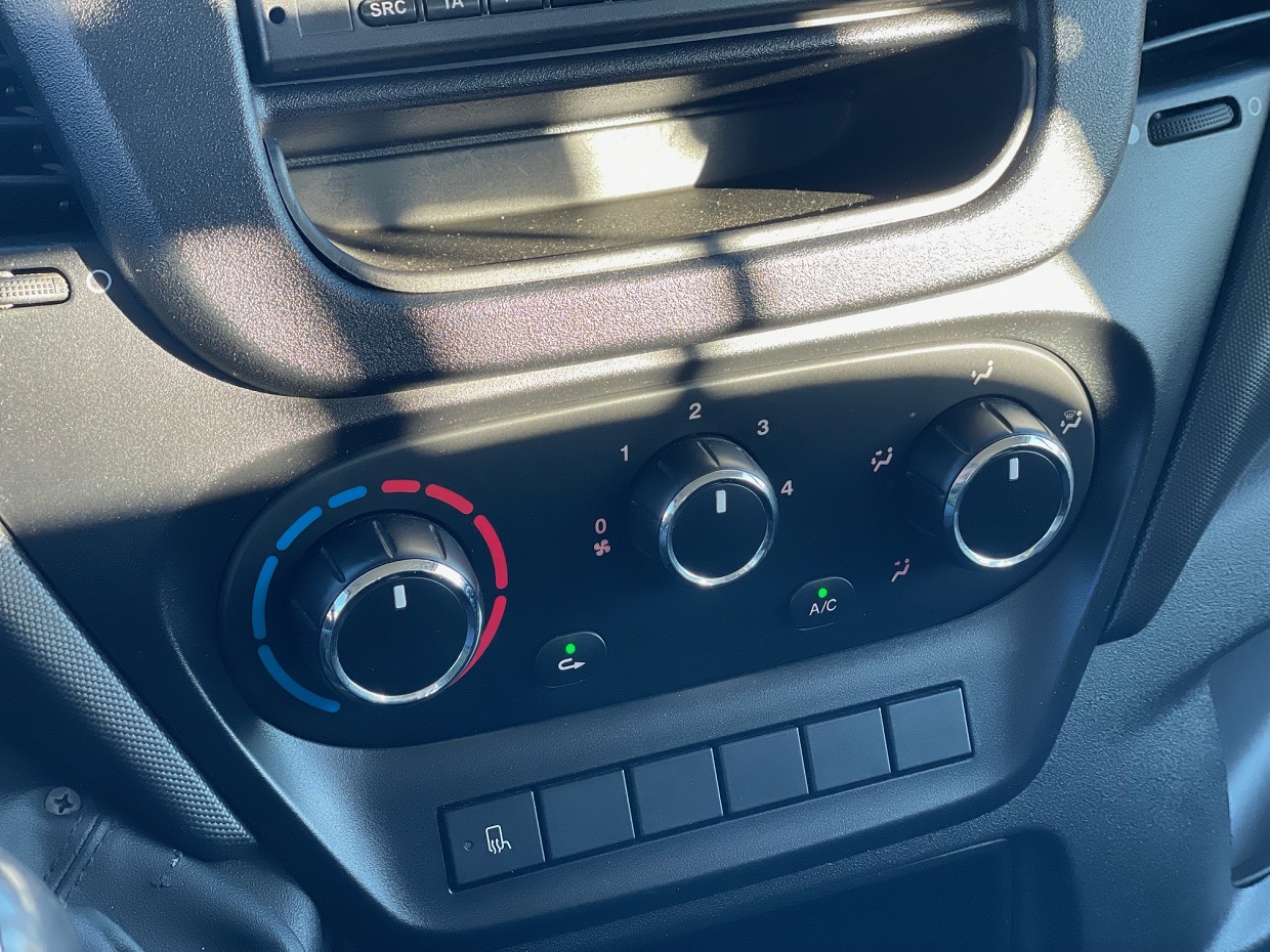 Iveco Daily 35C15 Cabine Dupla 7L - Image 14