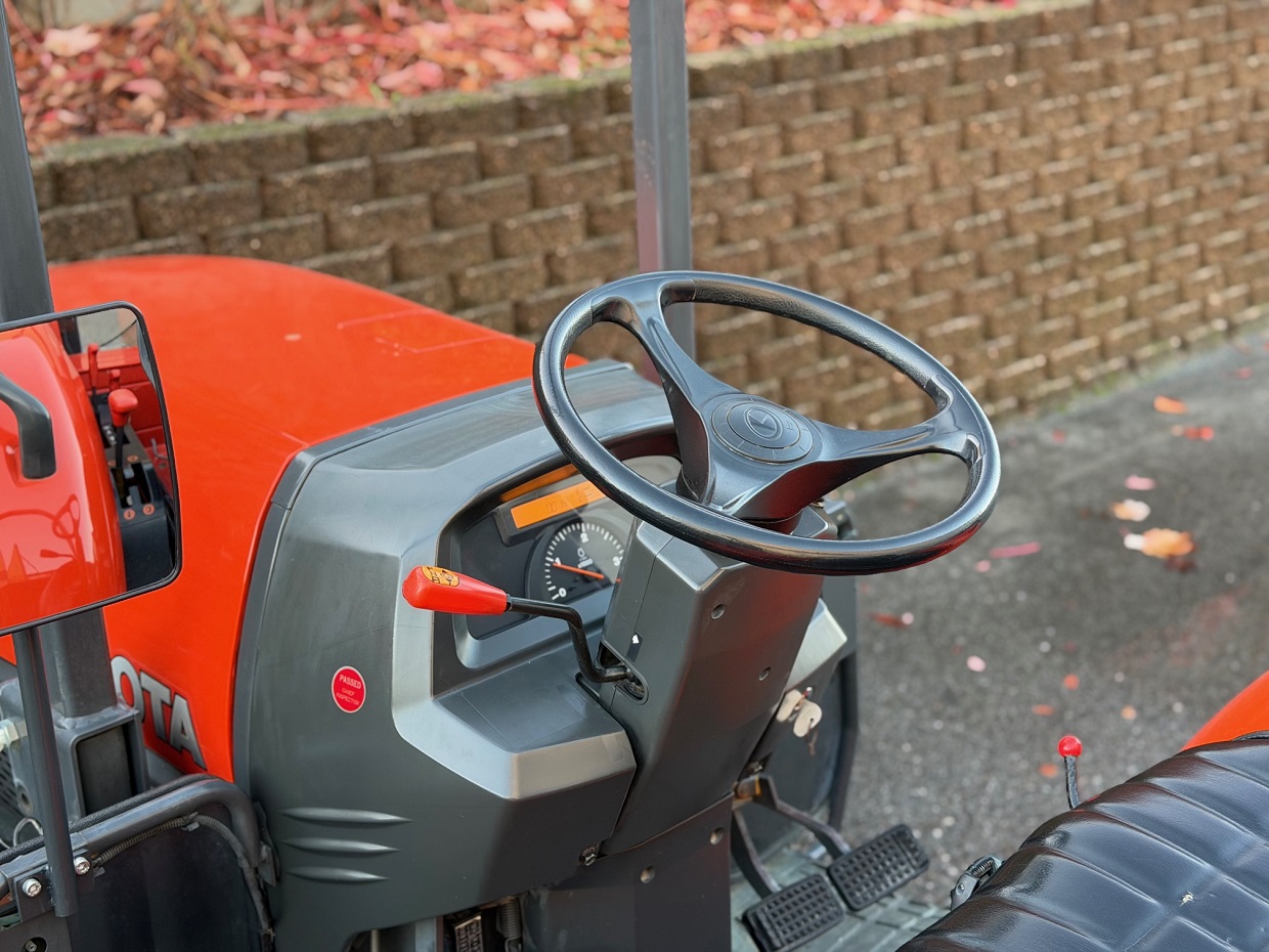 Kubota L4240 4RM - Image 8
