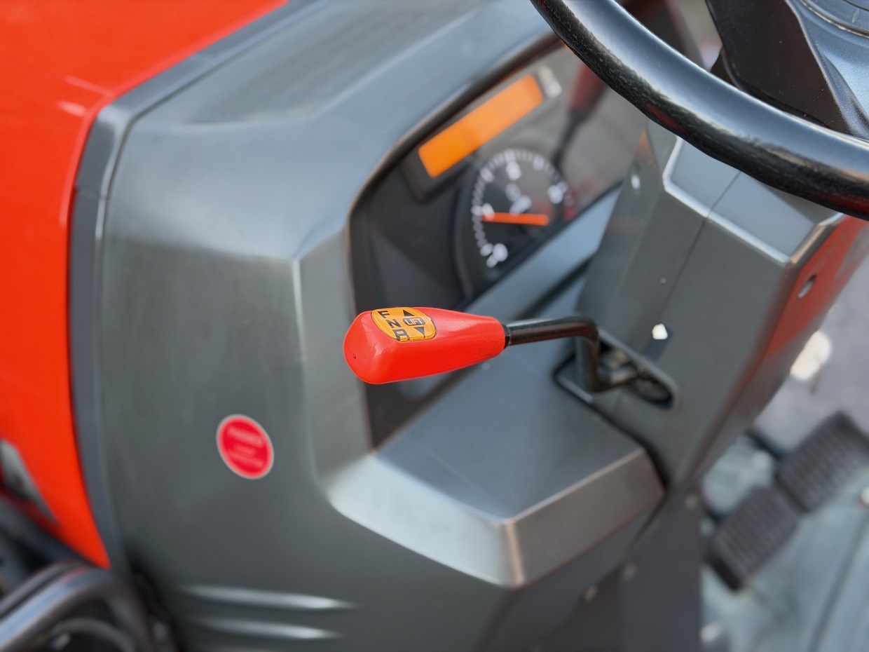 Kubota L4240 4RM - Image 9