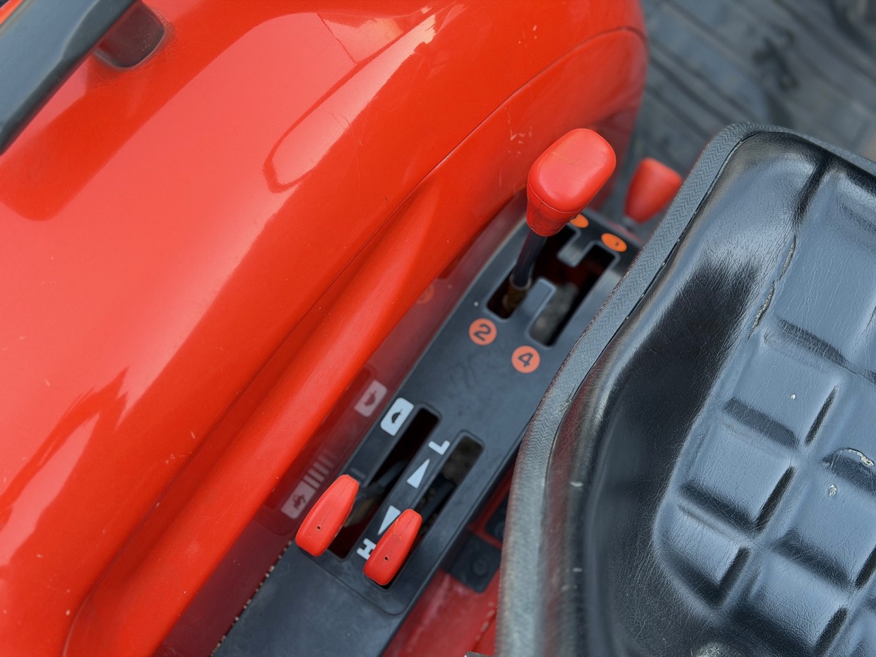 Kubota L4240 4RM - Image 12