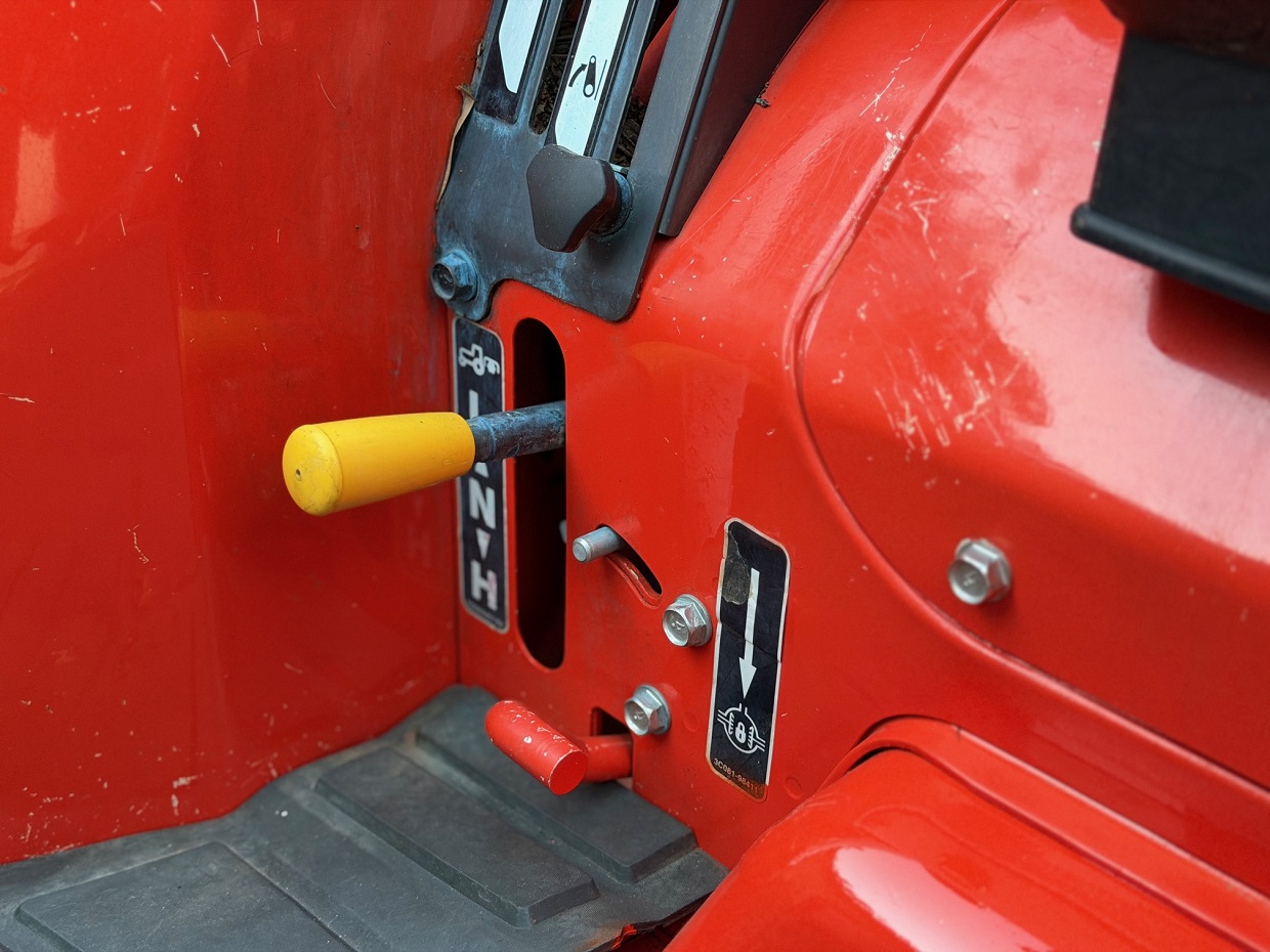 Kubota L4240 4RM - Image 15