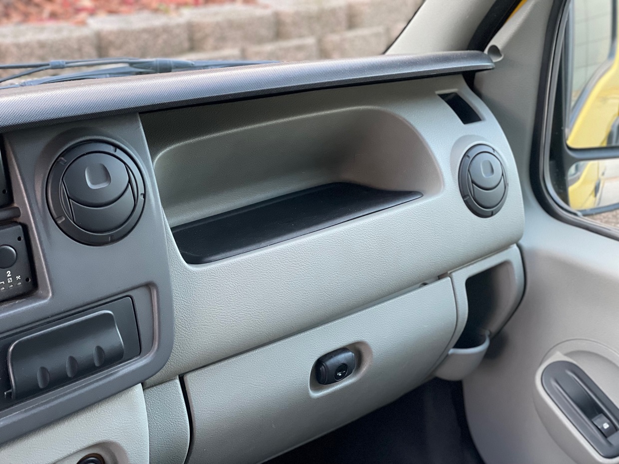 Renault Master 2.5 DCi 120HP MiniBus 16L - Image 12