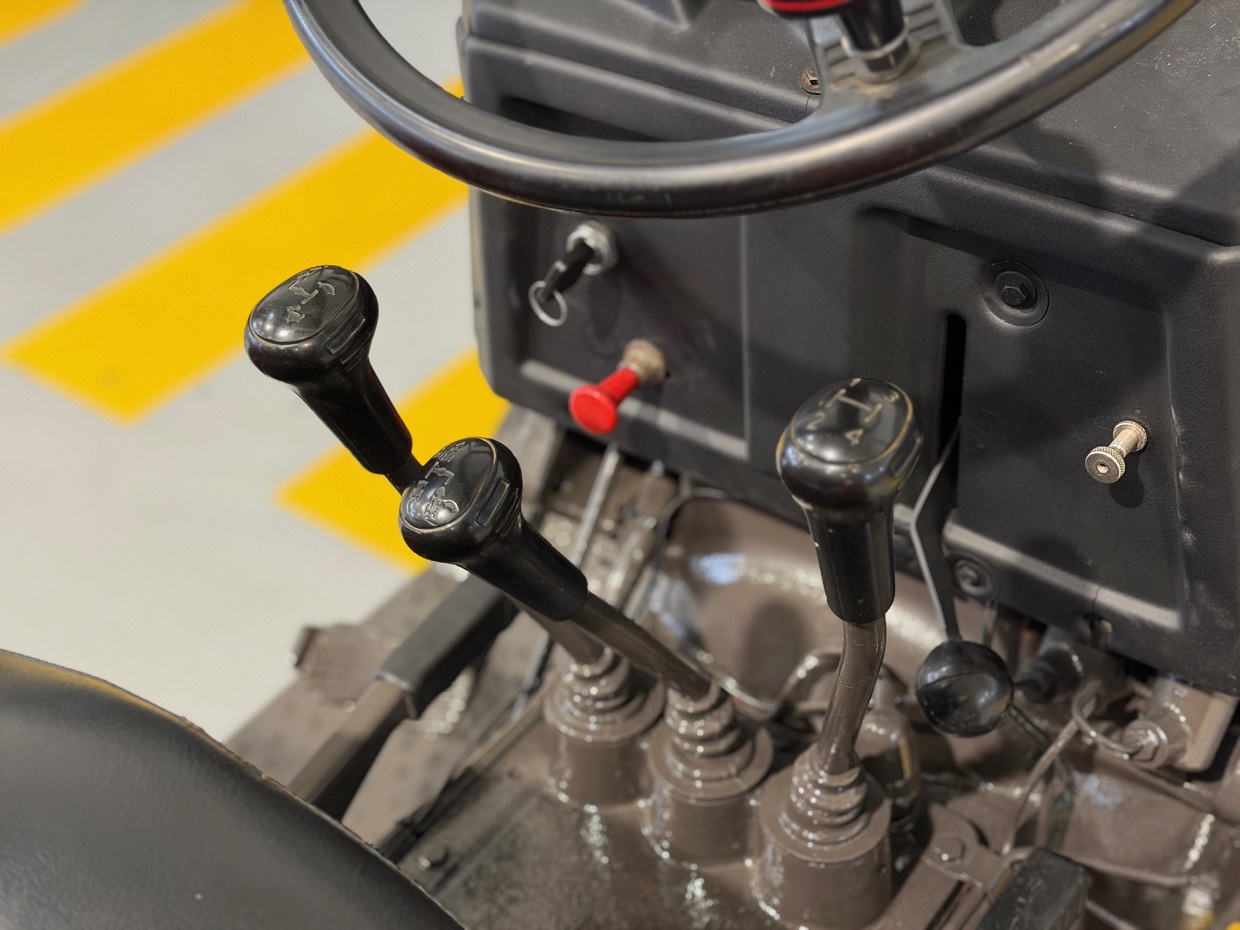 Massey Fergunson 354S 4RM - Image 9