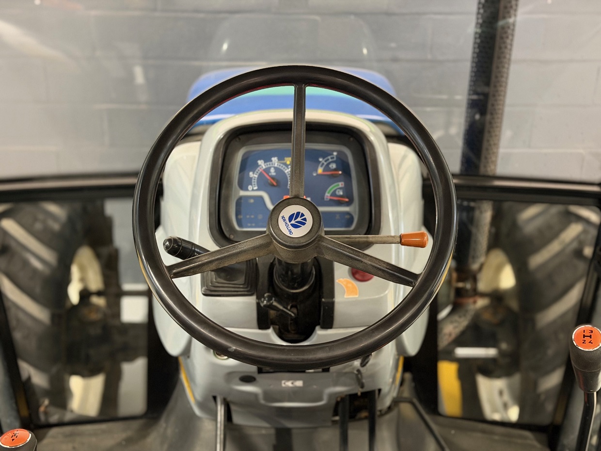 New Holland TD5050 Cabine/AC 4RM - Image 6